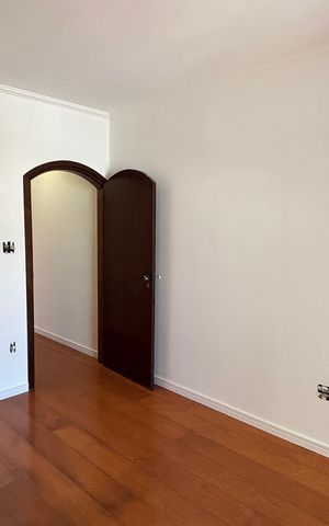 Casa à venda com 232m², 4 quartos e 4 vagas Casa à venda com 232m², 4 quartos e 4 vagasSuite