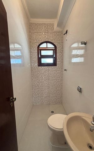 Casa à venda com 232m², 4 quartos e 4 vagas Casa à venda com 232m², 4 quartos e 4 vagasGaragem - Banheiro