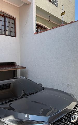 Casa à venda com 232m², 4 quartos e 4 vagas Casa à venda com 232m², 4 quartos e 4 vagasGaragem