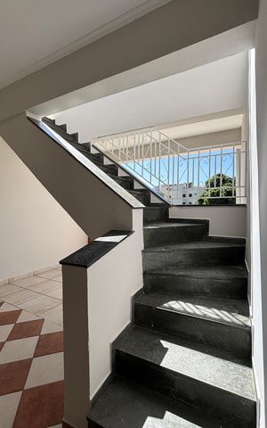 Casa à venda com 232m², 4 quartos e 4 vagas Casa à venda com 232m², 4 quartos e 4 vagasQuintal - Escada