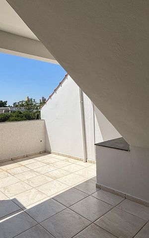 Casa à venda com 232m², 4 quartos e 4 vagas Casa à venda com 232m², 4 quartos e 4 vagasGaragem - Area de Serviço