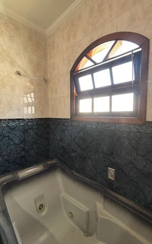 Casa à venda com 232m², 4 quartos e 4 vagas Casa à venda com 232m², 4 quartos e 4 vagasBanheiro da Suíte
