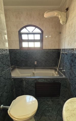 Casa à venda com 232m², 4 quartos e 4 vagas Casa à venda com 232m², 4 quartos e 4 vagasBanheiro da Suíte