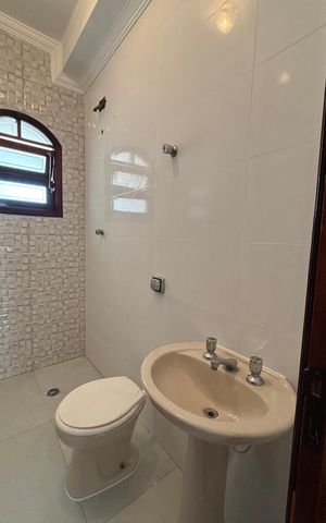 Casa à venda com 232m², 4 quartos e 4 vagas Casa à venda com 232m², 4 quartos e 4 vagasGaragem - Banheiro