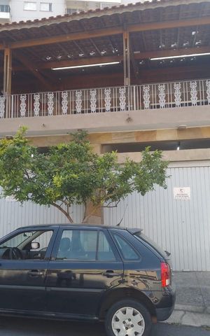 Casa à venda com 273m², 2 quartos e 3 vagas Casa à venda com 273m², 2 quartos e 3 vagasFachada com PLACA