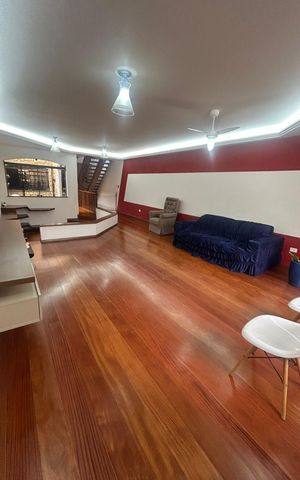 Casa para alugar com 319m², 4 quartos e 8 vagas Casa para alugar com 319m², 4 quartos e 8 vagasSala