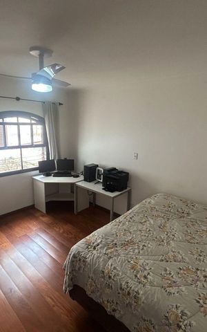 Casa para alugar com 319m², 4 quartos e 8 vagas Casa para alugar com 319m², 4 quartos e 8 vagasQuarto
