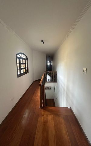 Casa para alugar com 319m², 4 quartos e 8 vagas Casa para alugar com 319m², 4 quartos e 8 vagasQuarto