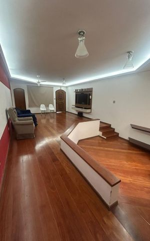 Casa para alugar com 319m², 4 quartos e 8 vagas Casa para alugar com 319m², 4 quartos e 8 vagasSala