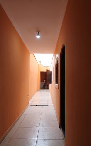 Casa à venda com 262m², 4 quartos e 2 vagasCorredor lateral