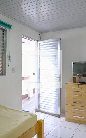 Casa à venda com 225m², 5 quartos e 2 vagas Casa à venda com 225m², 5 quartos e 2 vagasQuarto