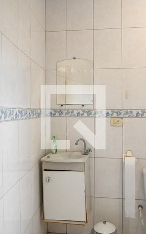 Casa à venda com 225m², 5 quartos e 2 vagas Casa à venda com 225m², 5 quartos e 2 vagasBanheiro