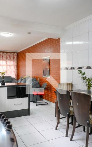 Casa à venda com 225m², 5 quartos e 2 vagas Casa à venda com 225m², 5 quartos e 2 vagasCozinha