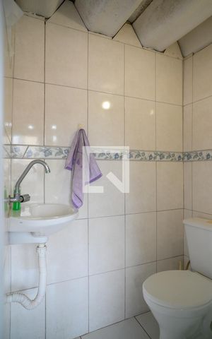 Casa à venda com 225m², 5 quartos e 2 vagas Casa à venda com 225m², 5 quartos e 2 vagasLavabo - Varanda Gourmet