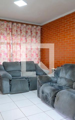 Casa à venda com 225m², 5 quartos e 2 vagas Casa à venda com 225m², 5 quartos e 2 vagasSala