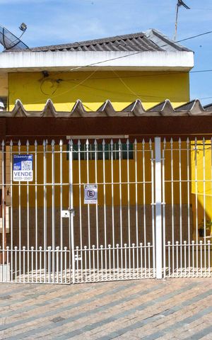 Casa à venda com 112m², 3 quartos e 1 vagaFachada