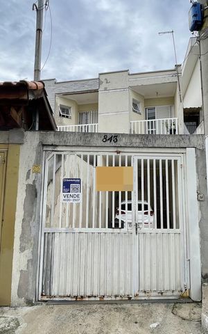 Casa à venda com 118m², 3 quartos e 2 vagas Casa à venda com 118m², 3 quartos e 2 vagasFachada + Placa