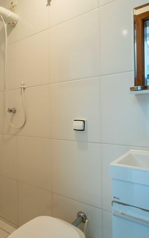 Casa de condomínio para alugar com 110m², 3 quartos e 4 vagas Casa de condomínio para alugar com 110m², 3 quartos e 4 vagasBanheiro de serviço