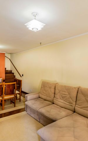 Casa de condomínio para alugar com 110m², 3 quartos e 4 vagas Casa de condomínio para alugar com 110m², 3 quartos e 4 vagasSala de estar