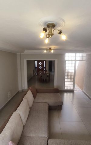 Casa à venda com 165m², 3 quartos e 5 vagas Casa à venda com 165m², 3 quartos e 5 vagasSala