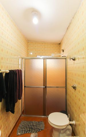 Casa à venda com 75m², 1 quarto e 6 vagasBanheiro
