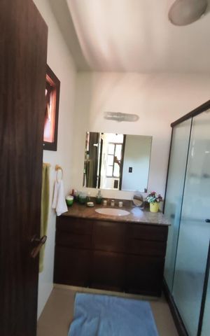Casa de condomínio à venda com 267m², 4 quartos e 4 vagas Casa de condomínio à venda com 267m², 4 quartos e 4 vagasBanheiro