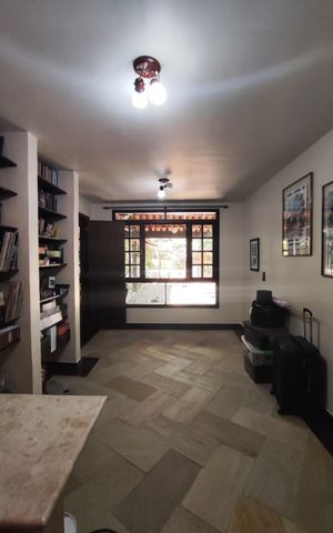 Casa de condomínio à venda com 267m², 4 quartos e 4 vagas Casa de condomínio à venda com 267m², 4 quartos e 4 vagasSala