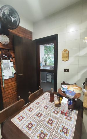 Casa de condomínio à venda com 267m², 4 quartos e 4 vagas