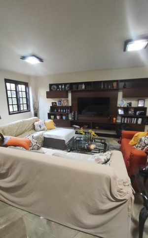 Casa de condomínio à venda com 267m², 4 quartos e 4 vagas