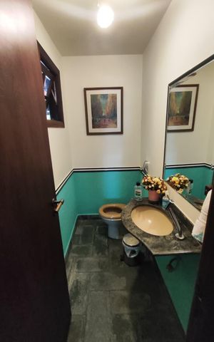 Casa de condomínio à venda com 267m², 4 quartos e 4 vagas Casa de condomínio à venda com 267m², 4 quartos e 4 vagasBanheiro