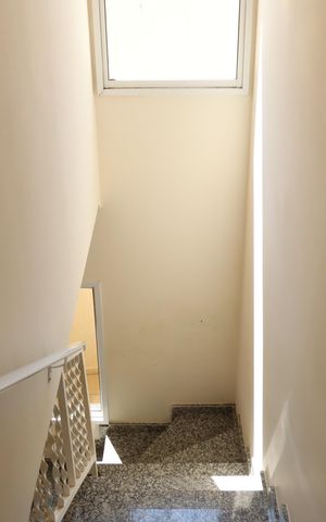 Casa à venda com 140m², 3 quartos e 3 vagasEscada