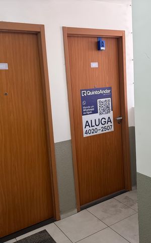 Apartamento para alugar com 38m², 2 quartos e sem vaga Apartamento para alugar com 38m², 2 quartos e sem vagaPlaca e lockbox instalada na fachada do imóvel