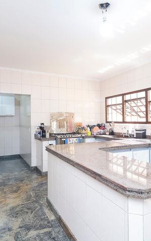 Casa à venda com 672m², 5 quartos e 2 vagasCozinha