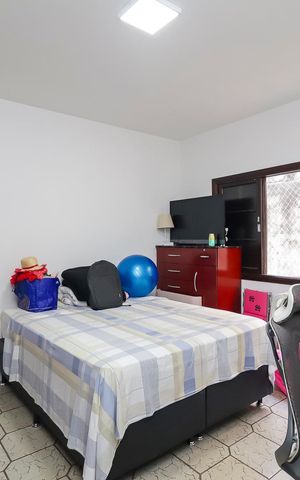 Casa à venda com 672m², 5 quartos e 2 vagasQuarto 4