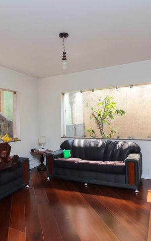 Casa à venda com 672m², 5 quartos e 2 vagasAntessala