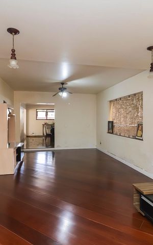 Casa à venda com 672m², 5 quartos e 2 vagasSala 2