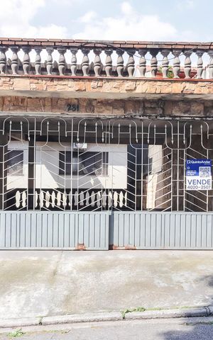 Casa à venda com 672m², 5 quartos e 2 vagasFachada