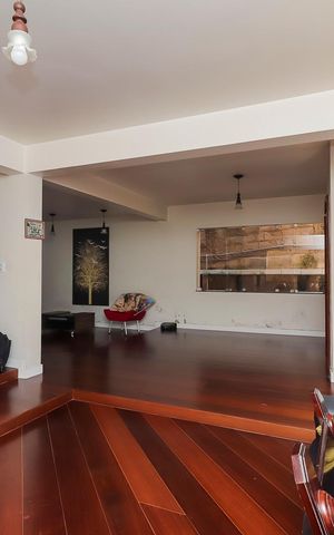 Casa à venda com 672m², 5 quartos e 2 vagasAntessala