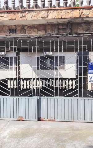 Casa à venda com 672m², 5 quartos e 2 vagasFachada