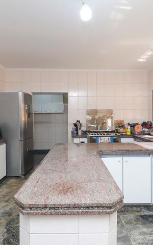 Casa à venda com 672m², 5 quartos e 2 vagasCozinha