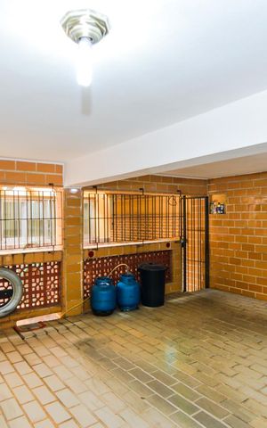 Casa à venda com 190m², 2 quartos e 4 vagasGaragem