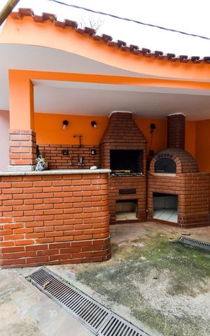 Casa à venda com 190m², 2 quartos e 4 vagasChurrasqueira