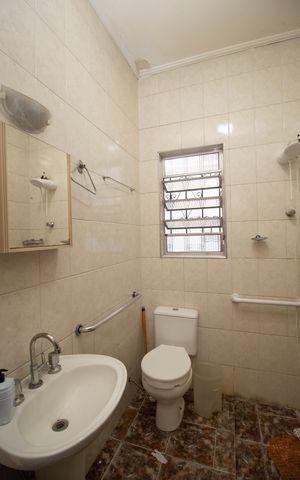 Casa à venda com 195m², 2 quartos e 3 vagas