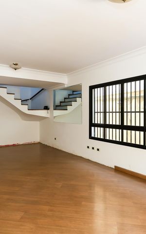 Casa à venda com 151m², 3 quartos e 2 vagas Casa à venda com 151m², 3 quartos e 2 vagasSala