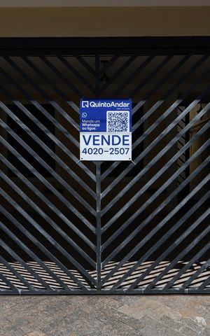 Casa à venda com 151m², 3 quartos e 2 vagas Casa à venda com 151m², 3 quartos e 2 vagasFachada