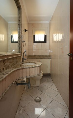 Casa à venda com 151m², 3 quartos e 2 vagas Casa à venda com 151m², 3 quartos e 2 vagasLavabo