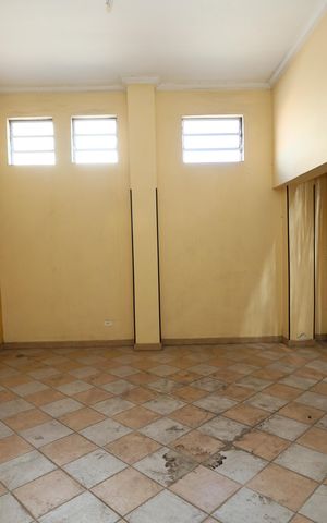 Casa à venda com 151m², 3 quartos e 2 vagas Casa à venda com 151m², 3 quartos e 2 vagassalao de festa