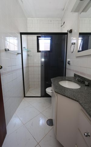 Casa à venda com 151m², 3 quartos e 2 vagas Casa à venda com 151m², 3 quartos e 2 vagasBanheiro