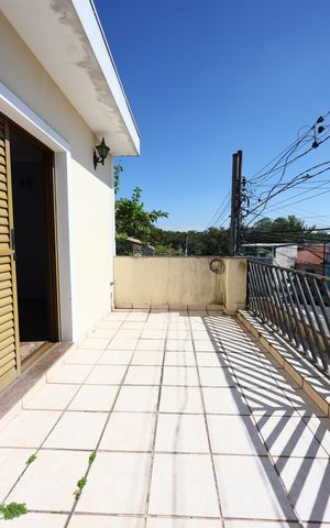 Casa à venda com 151m², 3 quartos e 2 vagas Casa à venda com 151m², 3 quartos e 2 vagasvaranda