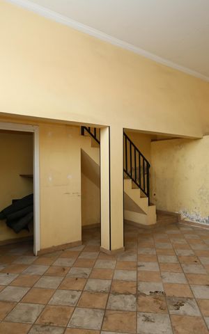 Casa à venda com 151m², 3 quartos e 2 vagas Casa à venda com 151m², 3 quartos e 2 vagassalao de festa